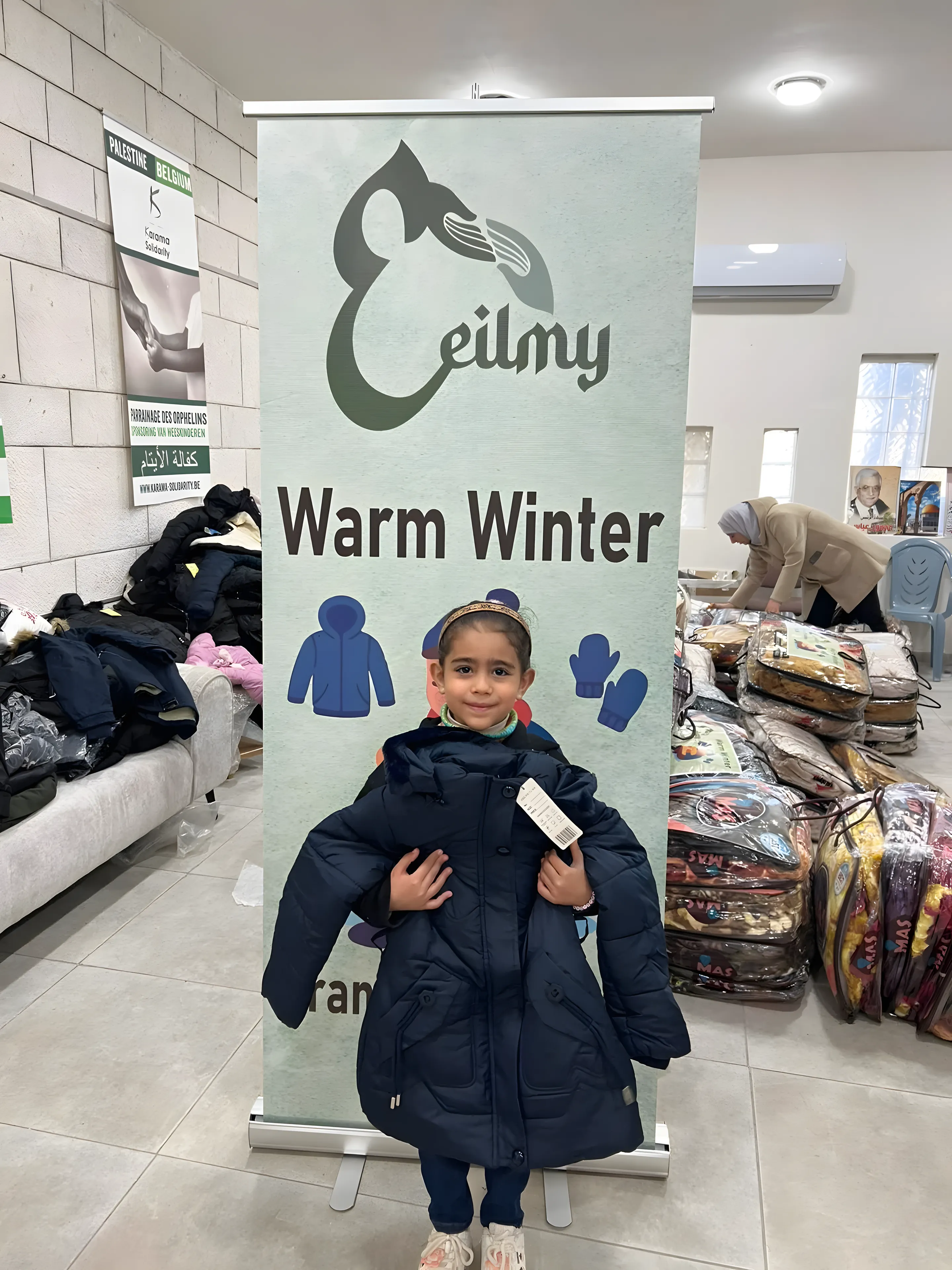 Aide hivernale et vêtements pour les enfants.