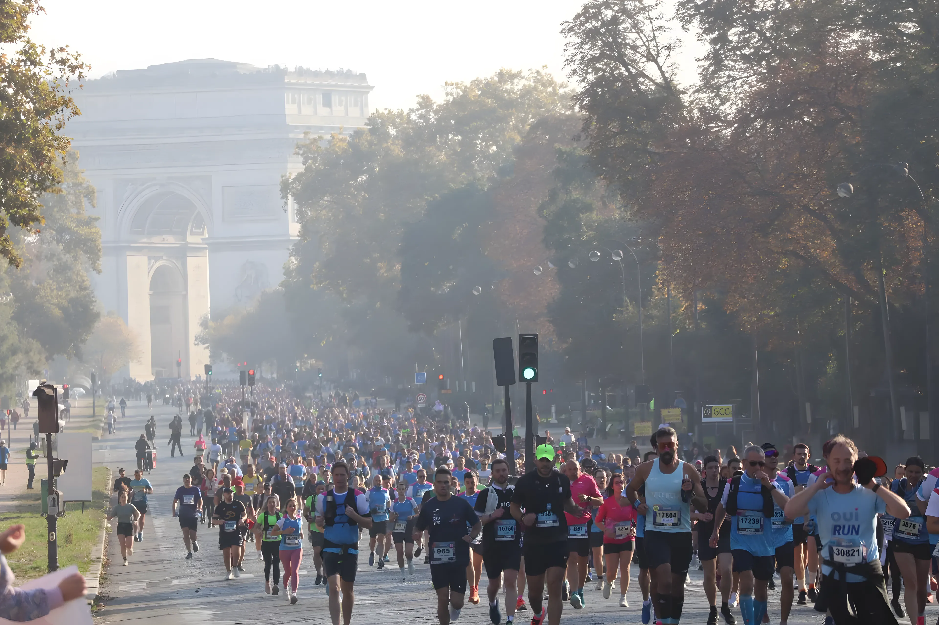 Événement sportif encadré par des bénévoles.