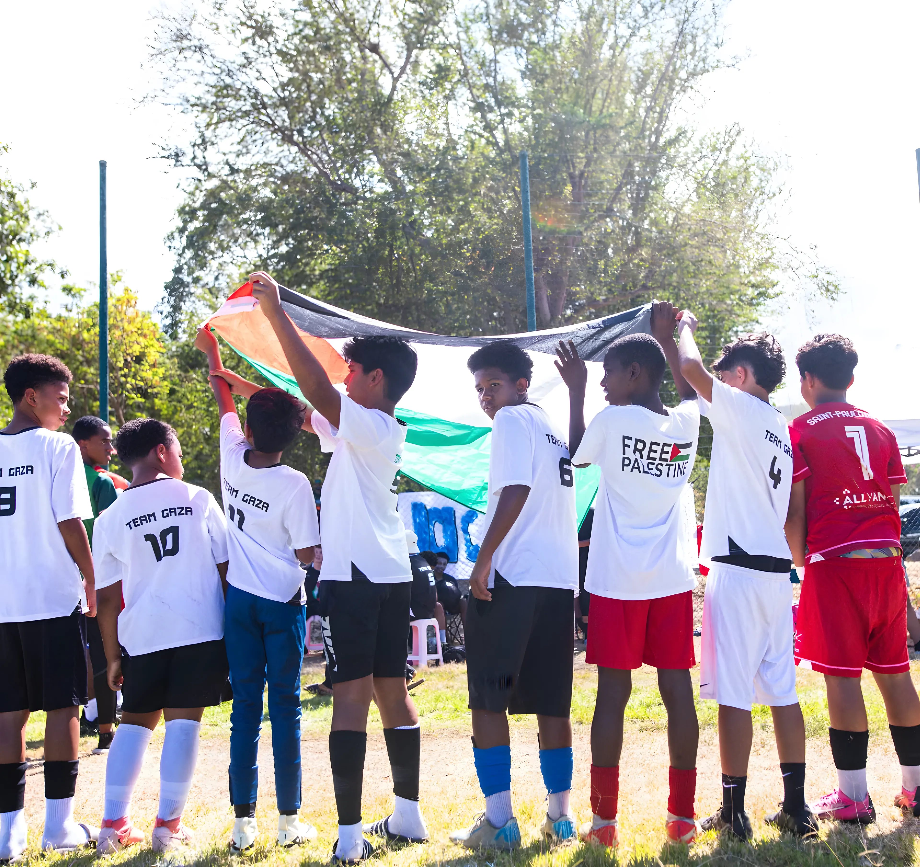 Jeunes participants réunis lors d’un tournoi.