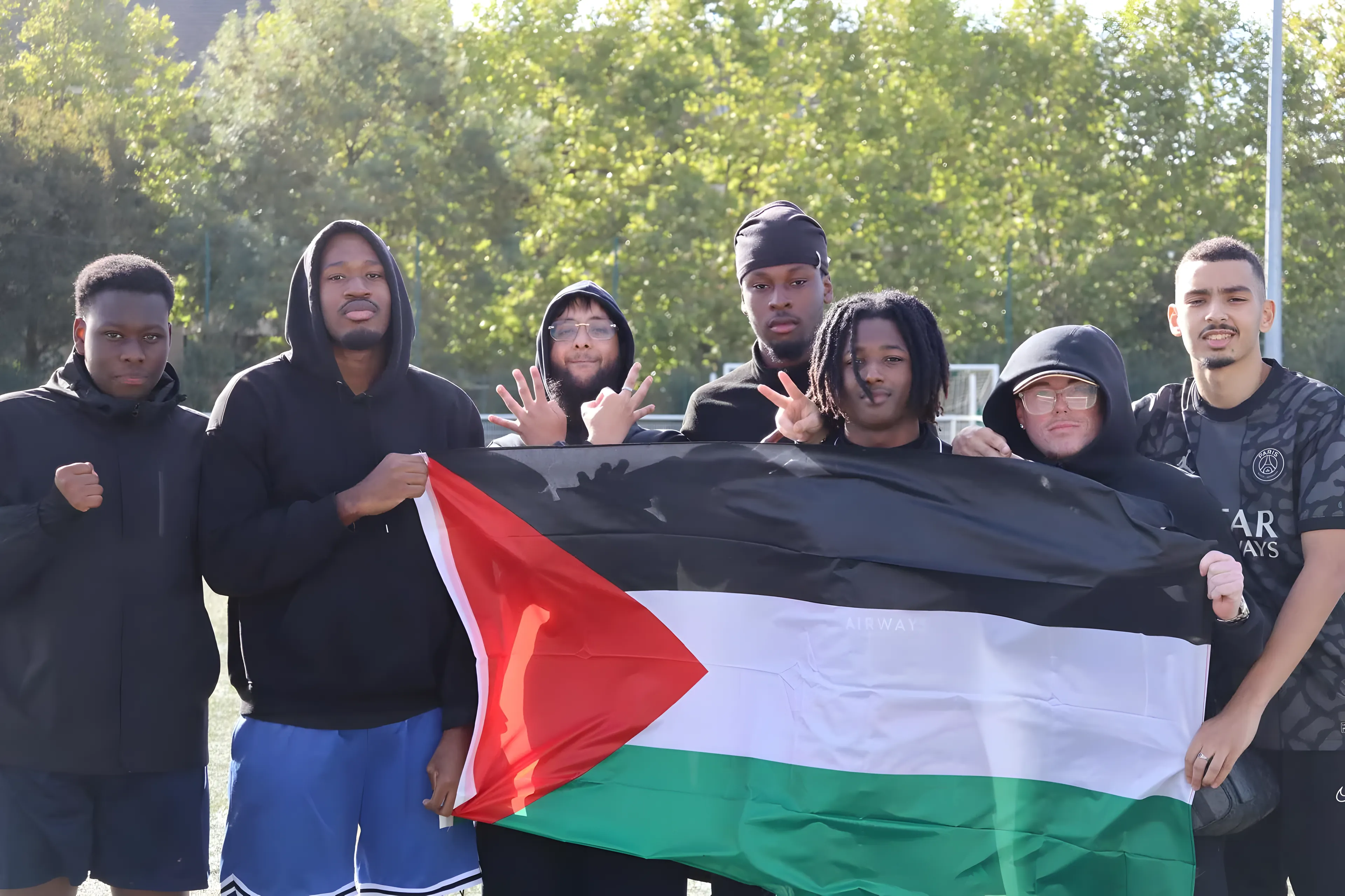 Mobilisation collective autour du football.