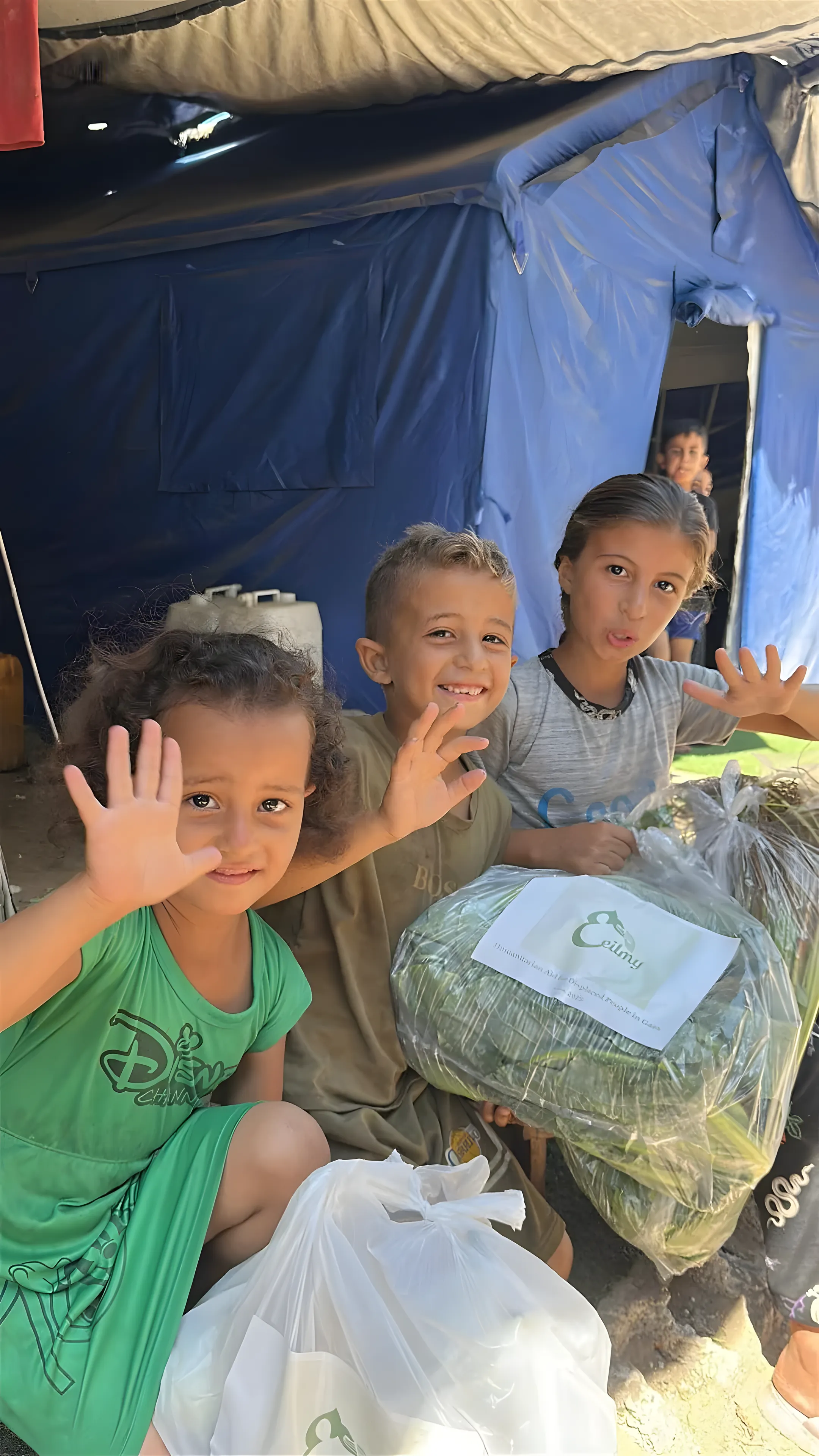 Aide remise à des enfants et des familles.