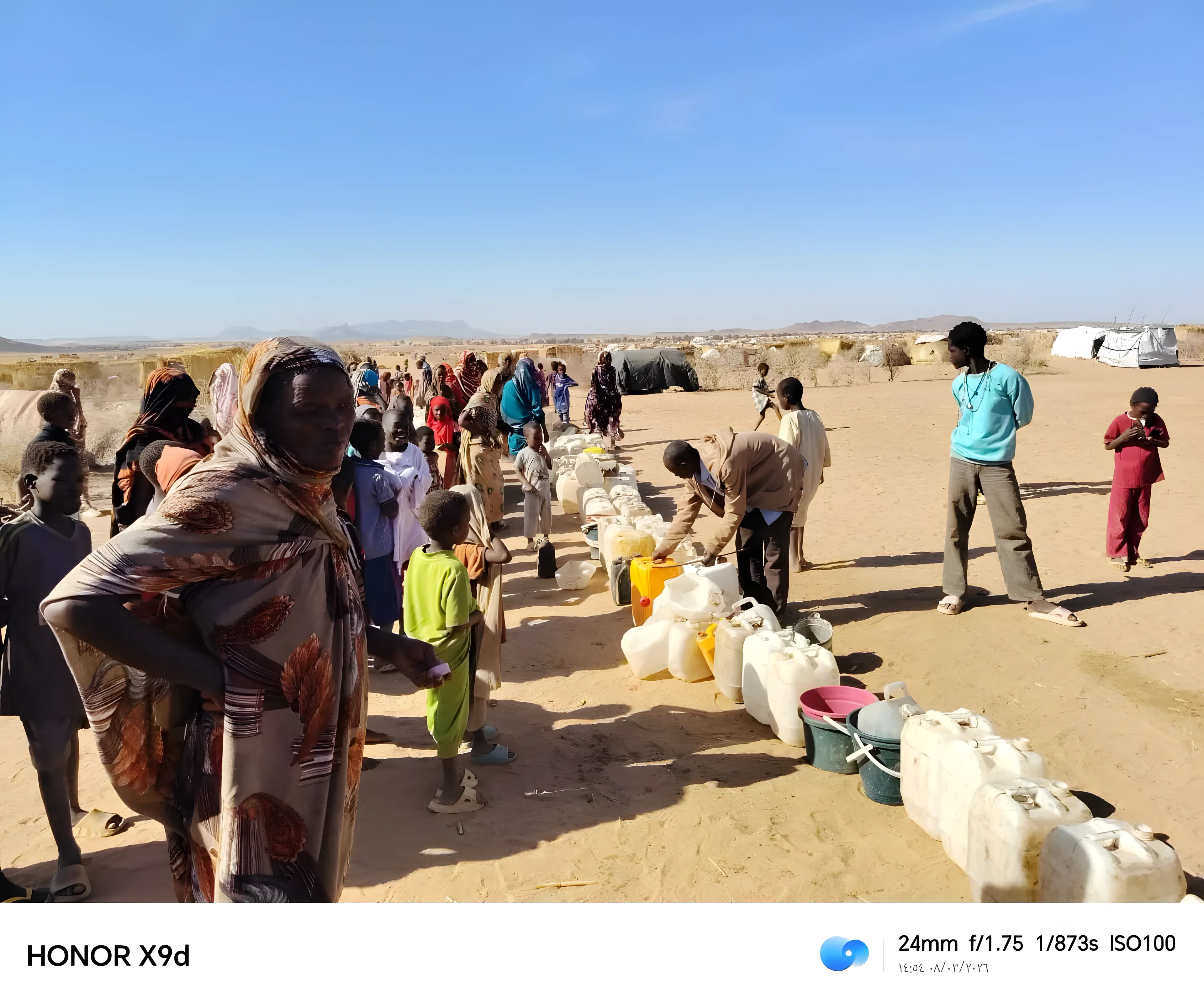 Point de distribution d’eau pour les familles.