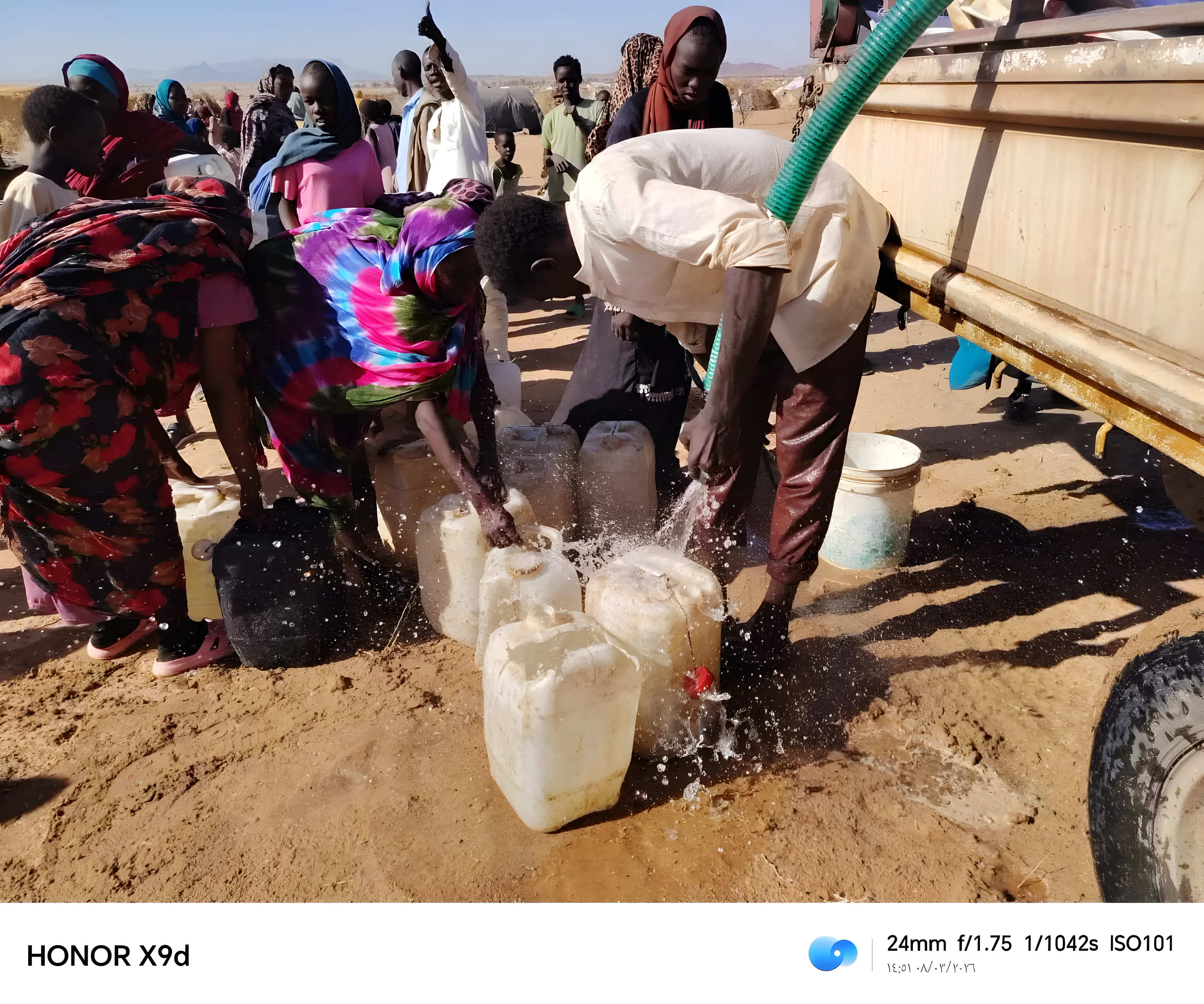 Remplissage de bidons d’eau potable.